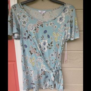 New with tags!!! Candies faux wrap top. Beautiful and perfect for spring!!